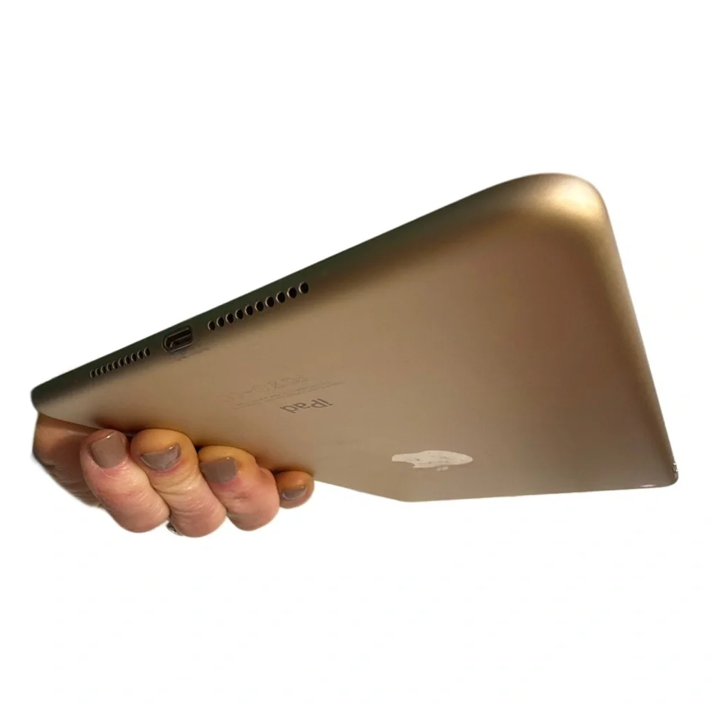 Apple iPad Mini 4 Gold 128GB WiFi with 2 Cases